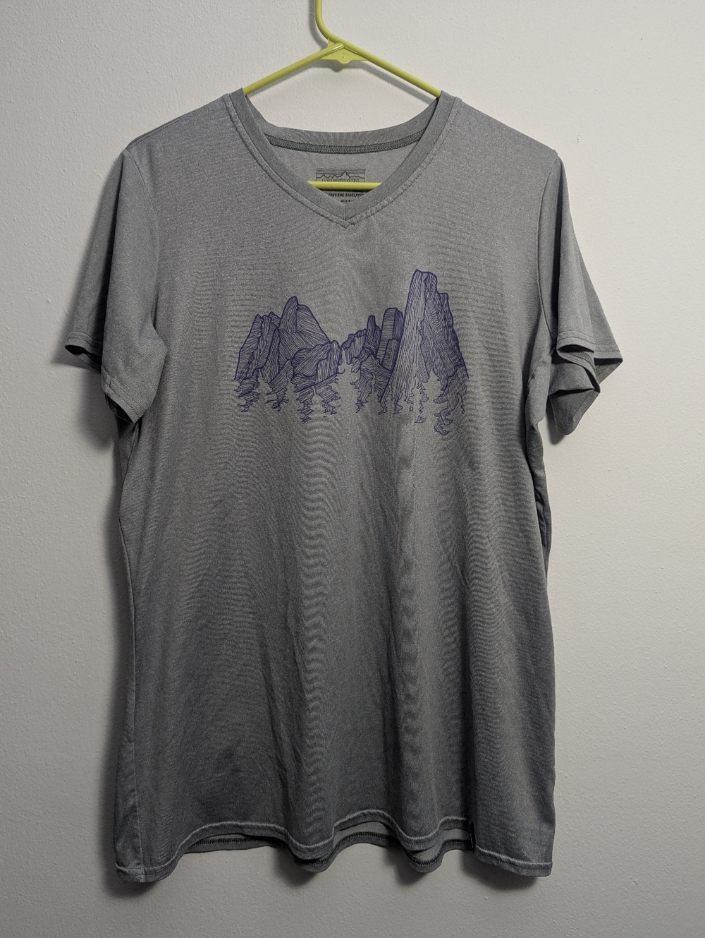 Patagonia - Retro Women's XL Gray Base Layer Shirt With Mountain Graphic